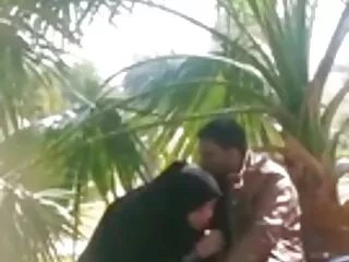 দ্বৈত মেয়ে ও এক পুরুষ